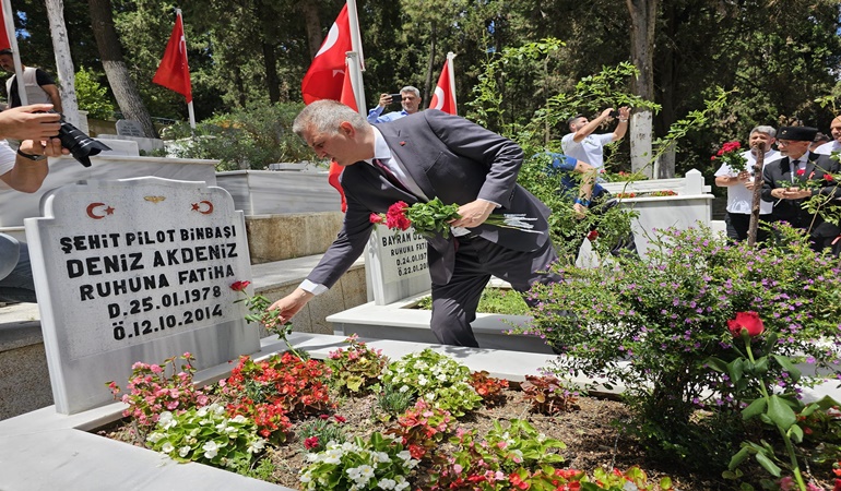 15 Temmuz şehitleri Gölcük’te dualarla anıldı