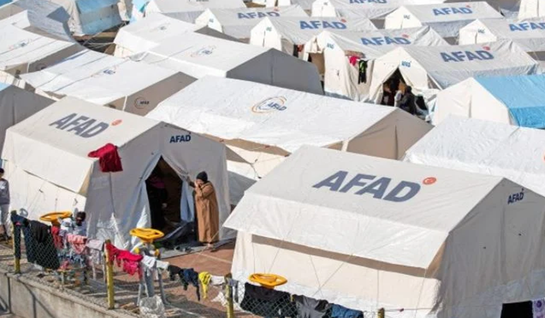 AFAD Almanya'nın gönderdiği çadırlara kendi logosunu basmış