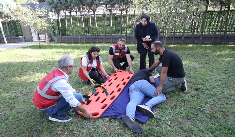 Afet İşleri personeline uygulamalı hemlick manevrası 