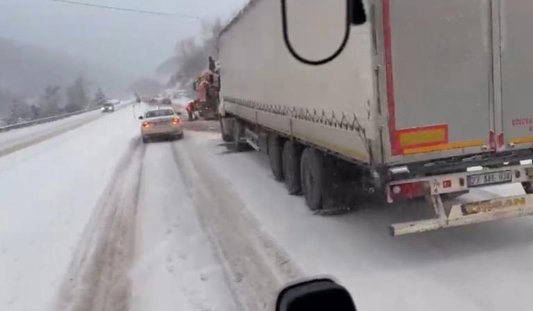 Ağır tonajlı araçların otoyola çıkmaları yasaklandı