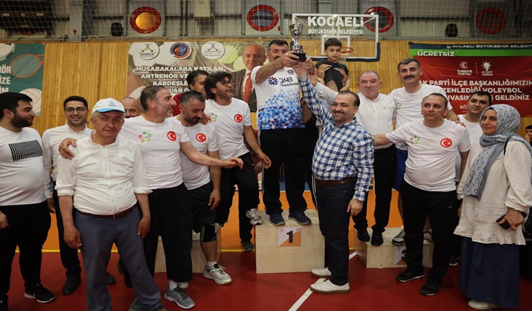 AKP Darıca’da voleybol turnuvasının kazananı Fevzi Çakmak Mahallesi oldu