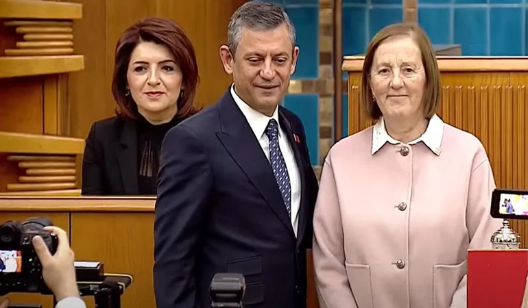 AKP'li eski Bakan CHP'li oldu!