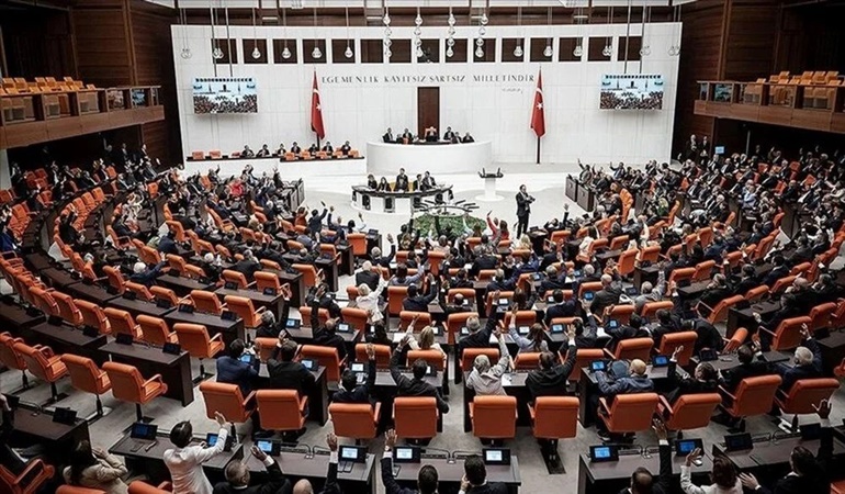 AKP'lilerle CHP'liler arasında yolsuzluk tartışması