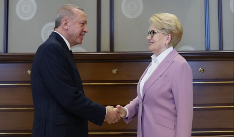 Akşener güce teslim olmuştur