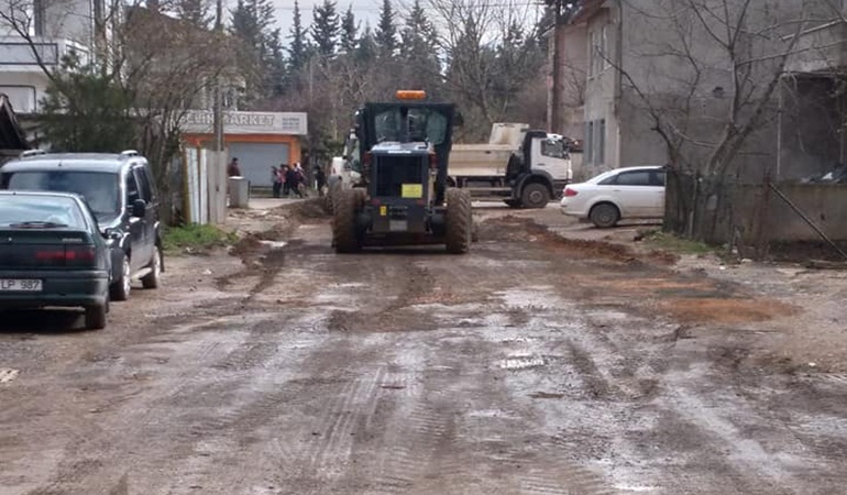 Alikahya’da 8 aydır tamamlanmayan çalışmaları Büyükşehire neden sormadınız?