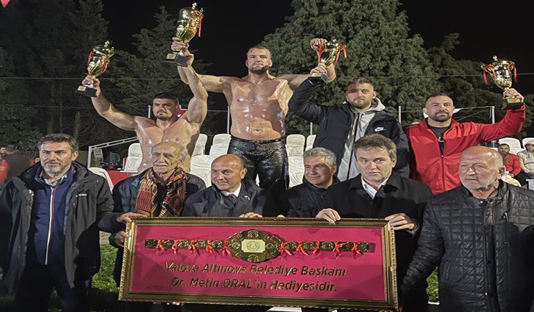 Altınova’da başpehlivanlığı Hüseyin Gümüşalan kazandı