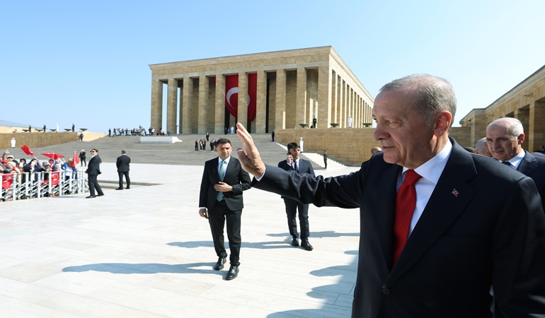 Anıtkabir'de tepki çeken slogan