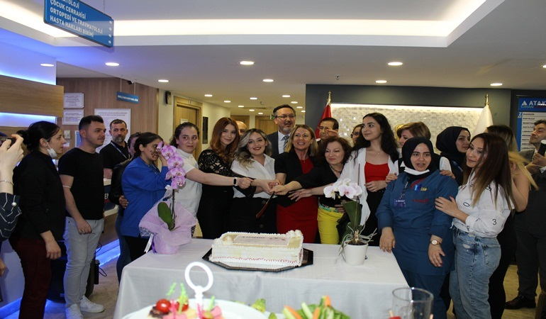 Atakent Cihan Hastanesi Hemşireler Haftası’nı görkemli bir organizasyon ile kutladı  