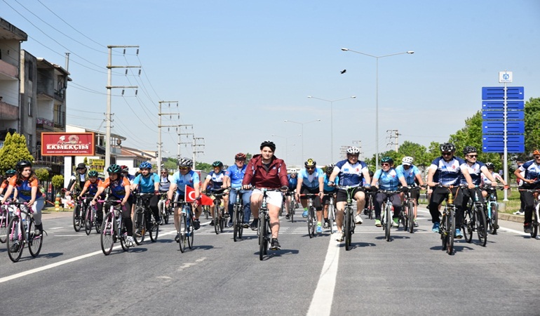 Avrupa Günü Bisiklet Etkinliği’nde yüzlerce kişi pedal çevirdi