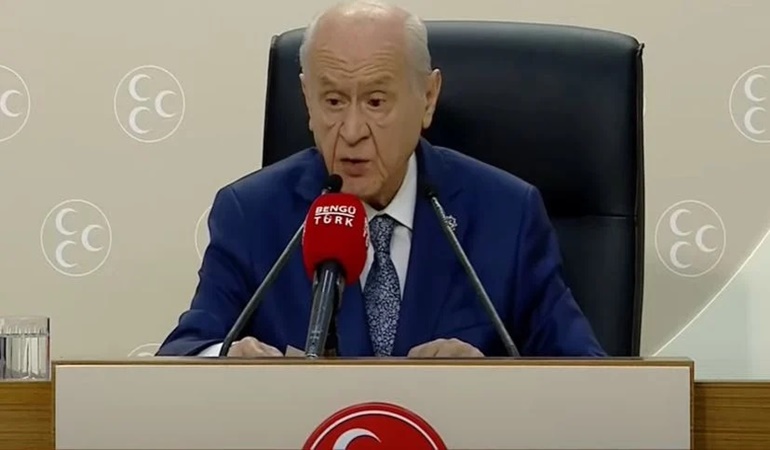 Bahçeli o listeyi göstererek tehdit etti!