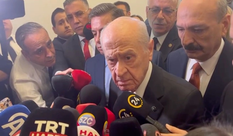 Bahçeli soru soran gazeteciyi azarladı