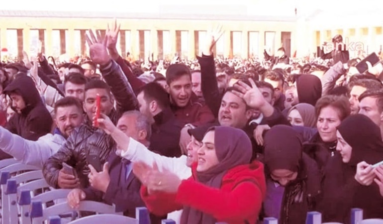 Bakan Anıtkabir'deki saygısızlığı izah edemedi!