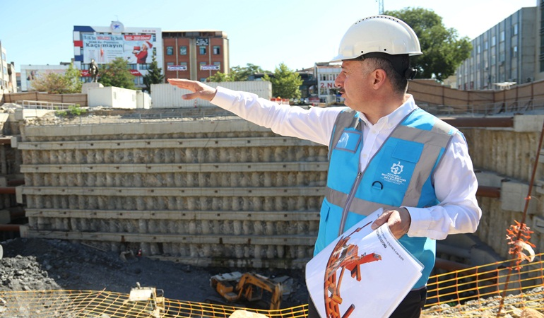 Başkan Büyükakın, 1 Mayıs’ta  deprem emekçilerini de unutmadı  