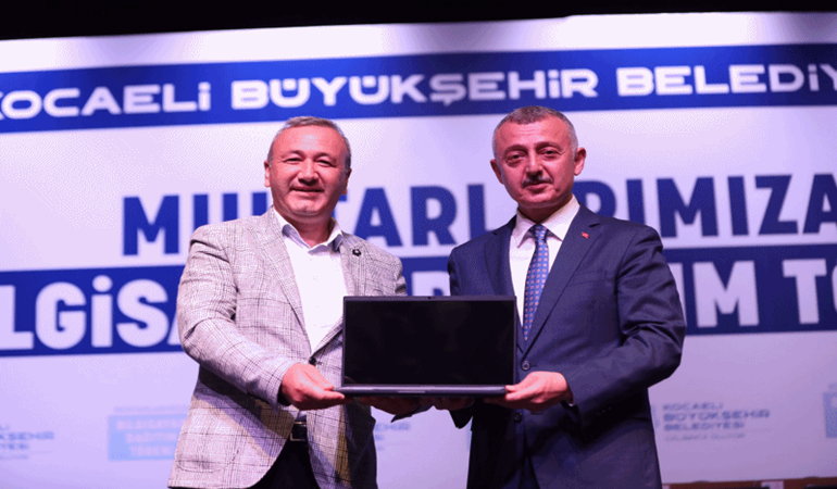 Başkan Büyükakın: Bilgisayarları halka daha iyi hizmet için veriyoruz