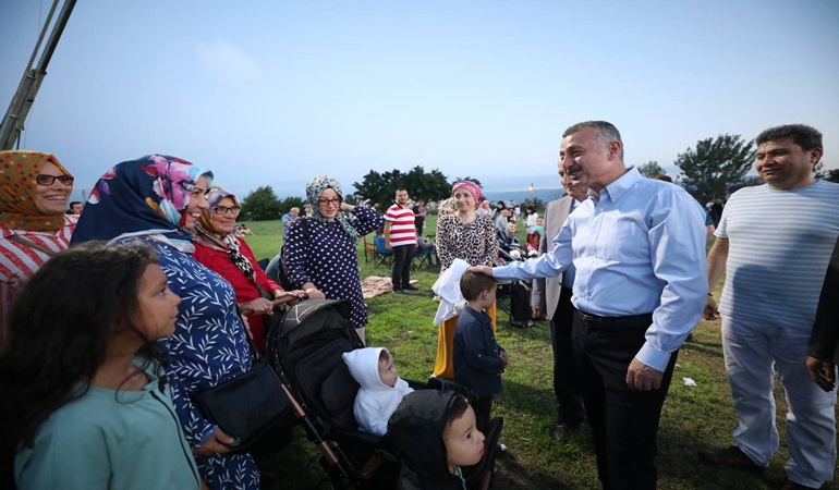 Başkan Büyükakın, Derincelilerin Yaz Neşesine ortak oldu  