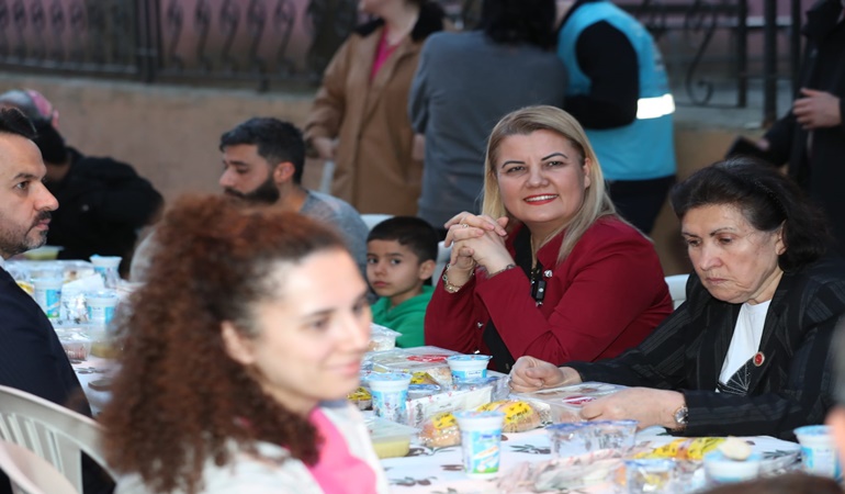 Başkan Hürriyet Topçular sakinleriyle de iftarda buluştu