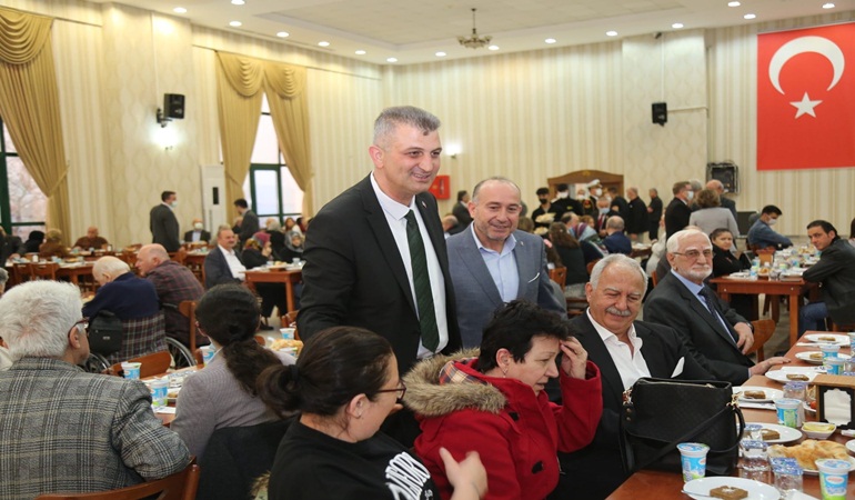 Başkan Sezer, şehit ve gazi aileleri ile iftar sofrasında buluştu