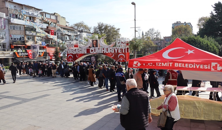 Bedava yemek kuyruğu!