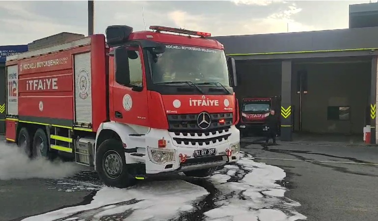 Bolu’daki otel yangını için Kocaeli İtfaiyesi, 2 araç ve 5 personel sevk etti 