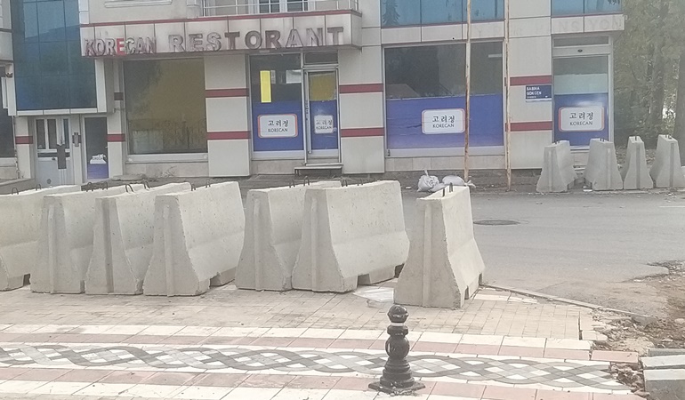 Bu beton blokları kaldırın!