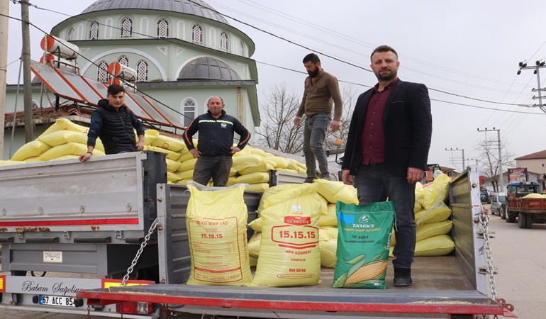 Büyükşehir, çiftçilere gübre ve tohum dağıtımına başladı