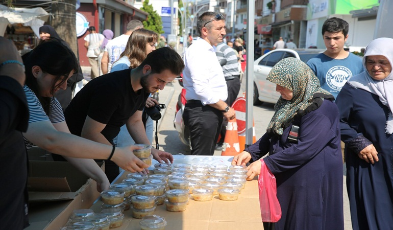 Büyükşehir’den 41 bin adet aşure ikramı