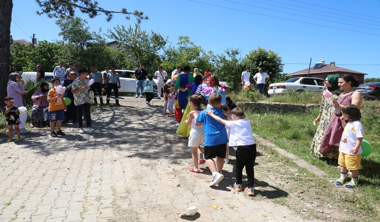 Büyükşehir’in bayram şenlikleri çocuk sesleriyle doldu taştı