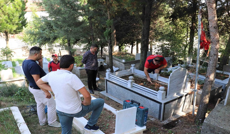 Büyükşehir, İzmitli şehidimizin kabrini yeniledi