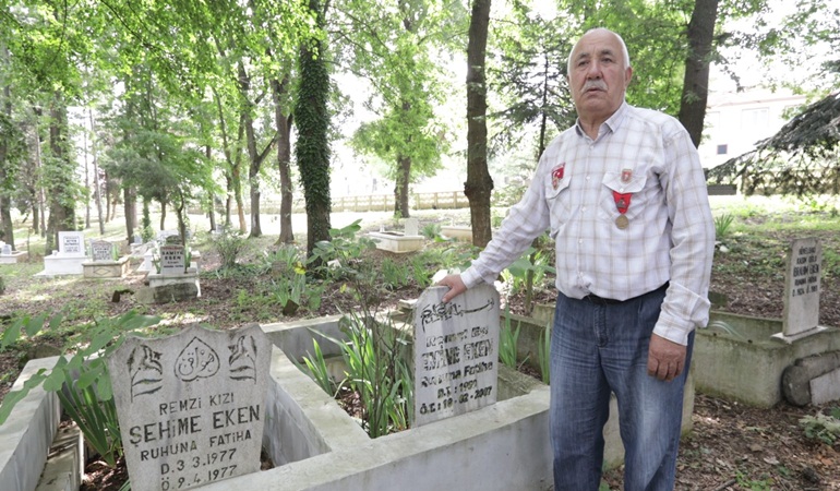 Büyükşehir, Remzi amcayı evinden alarak mezarlığa götürdü