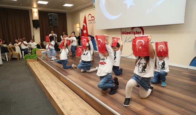 Canan Dağdeviren Çınar Çocuk Evi’nde Cumhuriyet coşkusu