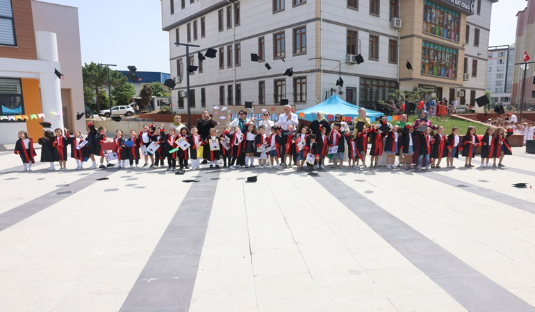 Çayırova Çocuk Kulüpleri’nde karne heyecanı 