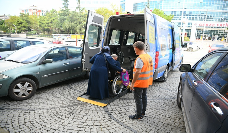 Çayırova'da hasta nakil hizmeti