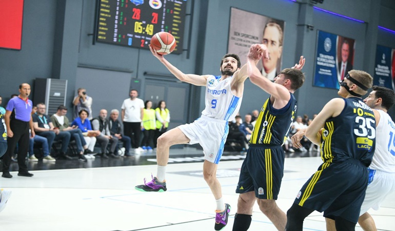 Çayırova’nın basketbol takımı Fenerbahçe Koleji’ni de yendi