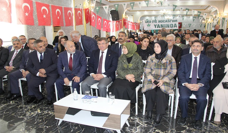 Çekilin yoldan Davutoğlu gümbür gümbür geliyor!