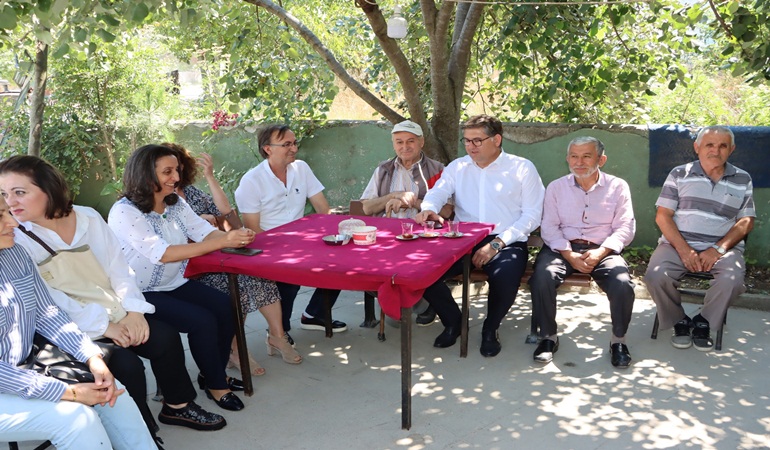 CHP’liler köyü terk etme noktasına gelen Gebze Ahlatlı sakinlerini dinledi