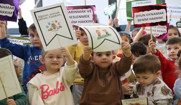 Çınar Çocuk Evlerinin miniklerinden anlamı büyük sözler!