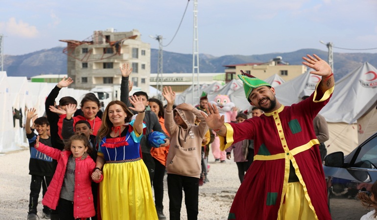 Çocuklar yeniden gülmeye başladı