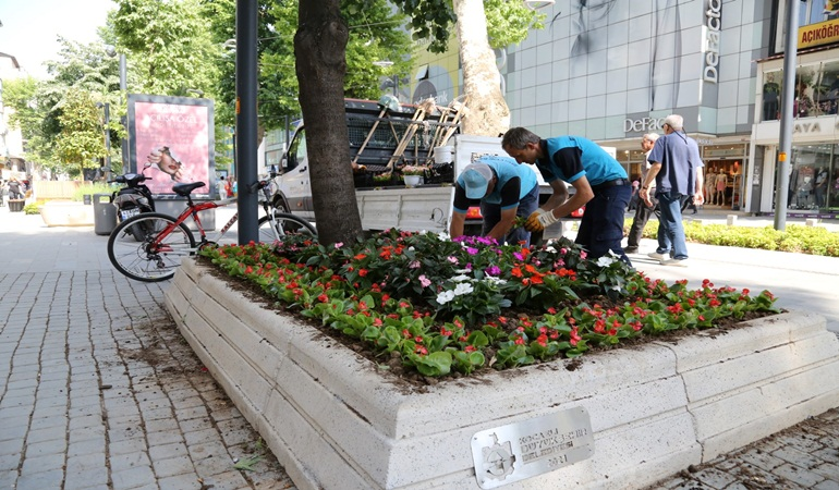 Cumhuriyet Bulvarı rengârenk