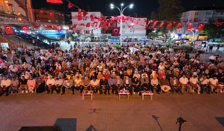 Derince’de demokrasi nöbeti