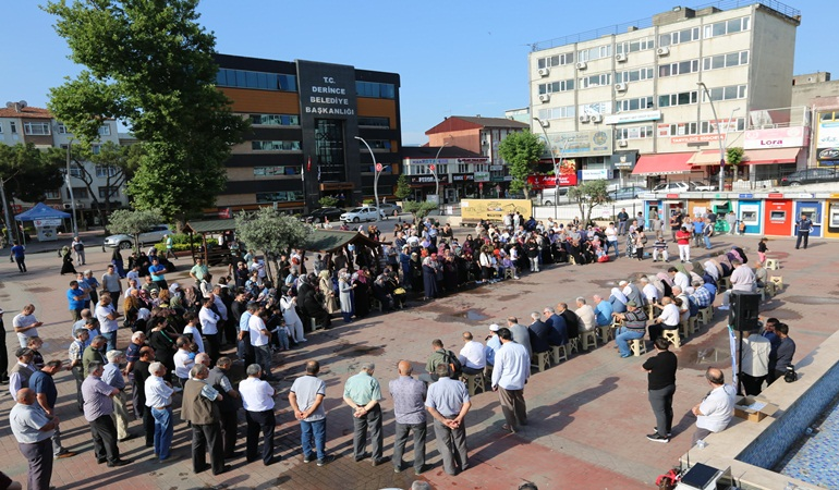 Derince’de hacı adayları kutsal topraklara uğurlandı