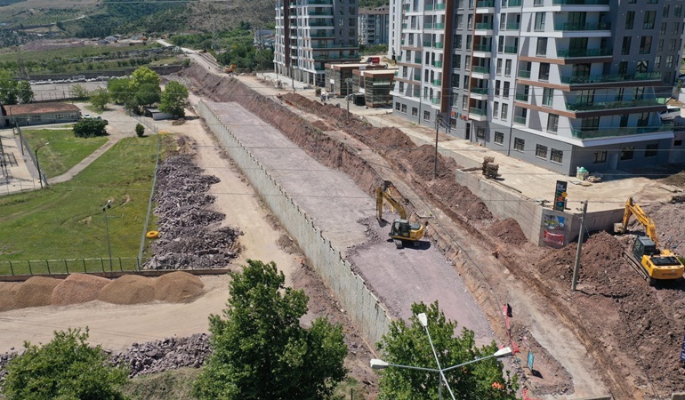 Derince Trafo Sokak’ta toprakarme imalatına devam