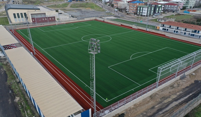 Dilovası Şehit Nihat Karadaş stadı açılışa hazır