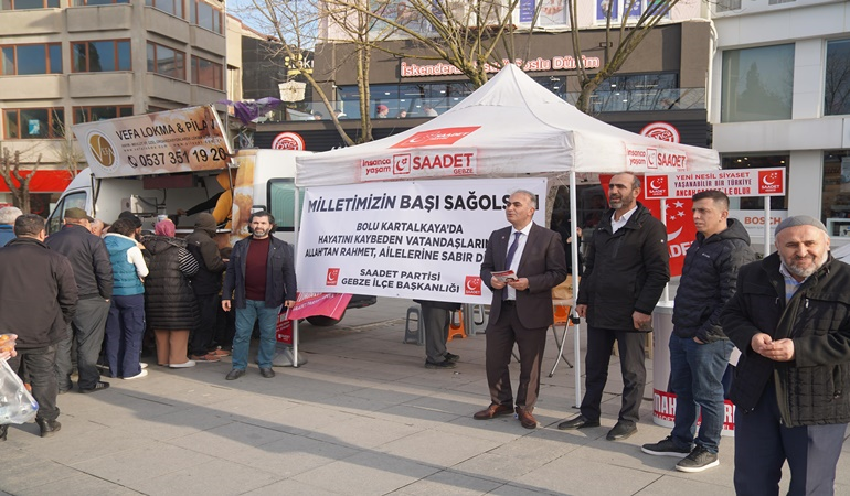 Gebze’de Saadetliler yangın faciasında vefat edenler için lokma dağıttı