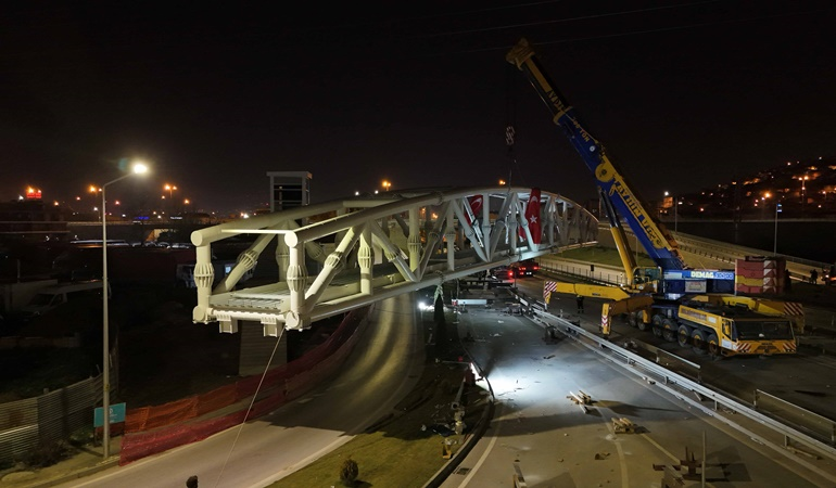 Gece yarısı üst geçit operasyonu