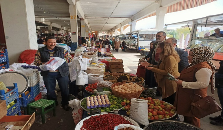 Gelecek Partisi Kocaeli Perşembe pazarındaydı