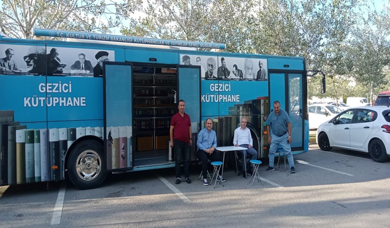 Gezici Kütüphane SEKA Park Sahili’nde