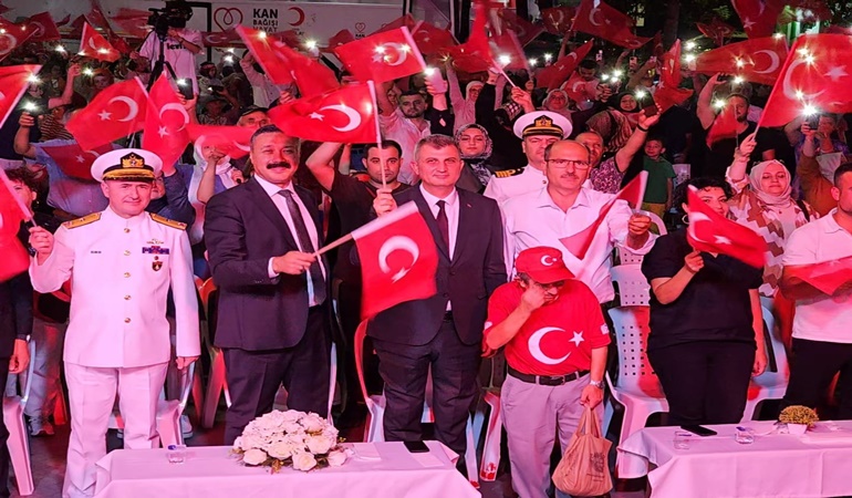 Gölcük 15 Temmuz’da yine dimdik ayaktaydı