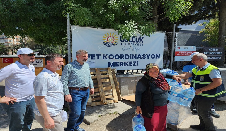 Gölcük Belediyesi Hatay'da depremzedelere yardımı sürdürüyor