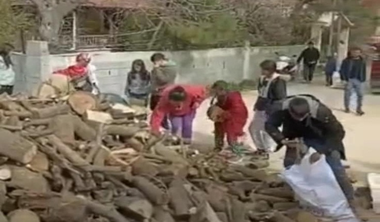 Gölcük halkından deprem bölgesine yakacak yardımı