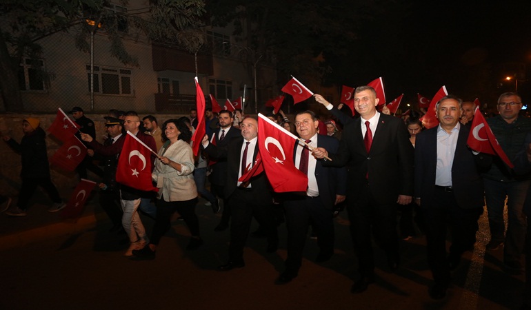 Gölcük'te Cumhuriyet coşkusu muhteşemdi